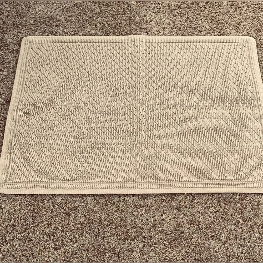Threshold Bath Mat 30” x 21”